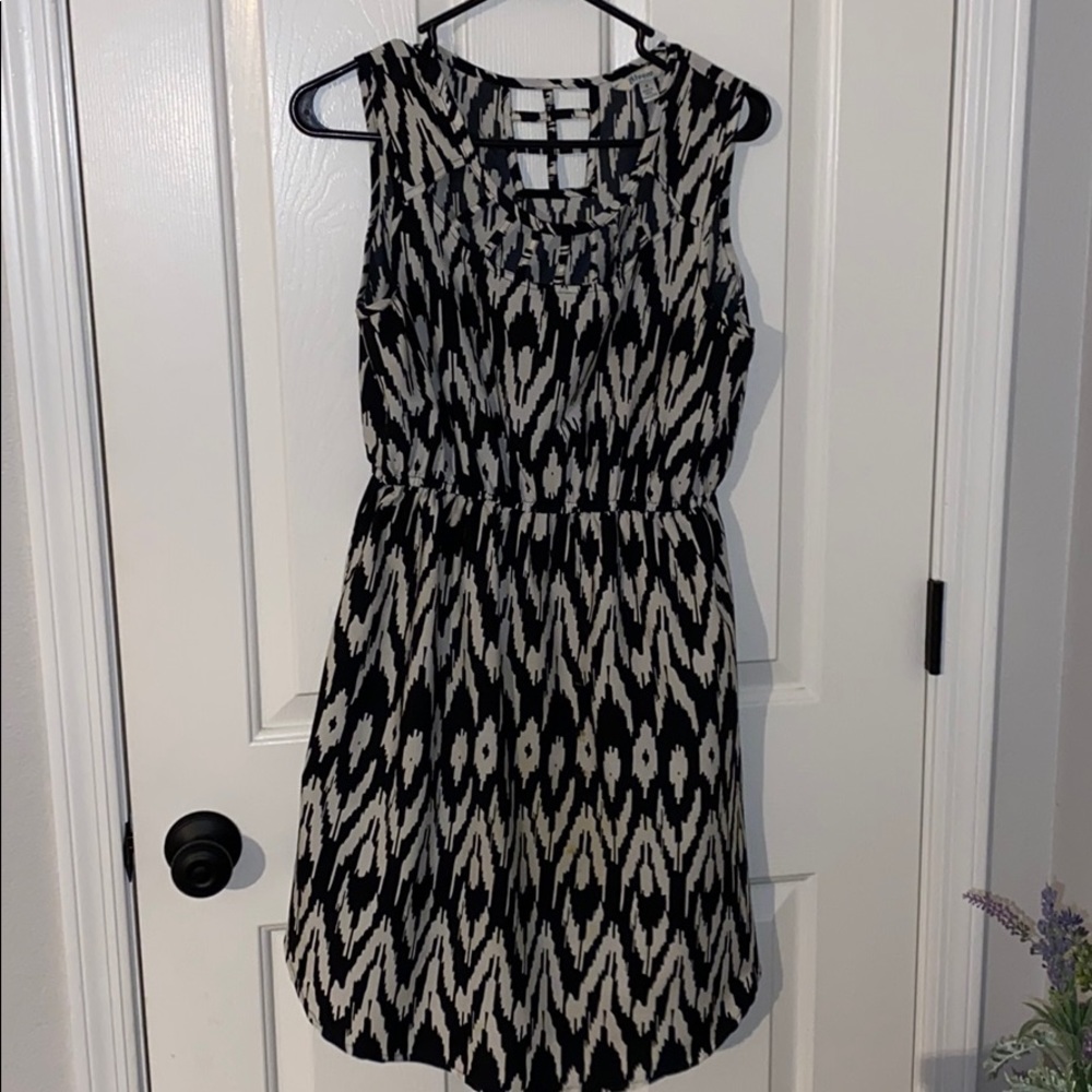 Black+white dress